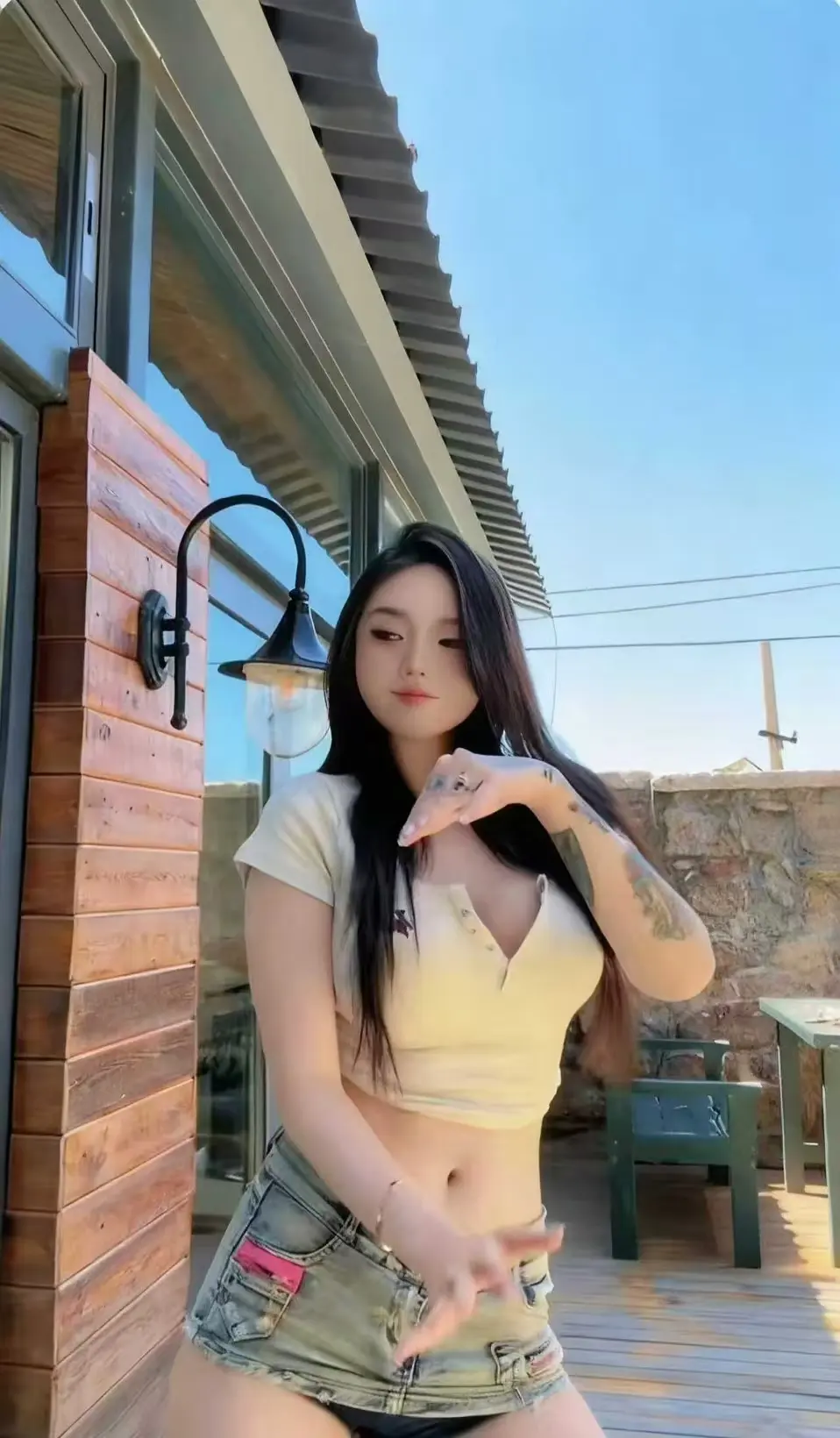《Meena 成美男》高清全集无删减版资源免费在线观看-中文版未删减版本强势来袭-网盘便捷存储无广告播放-一次看遍Meena成美男