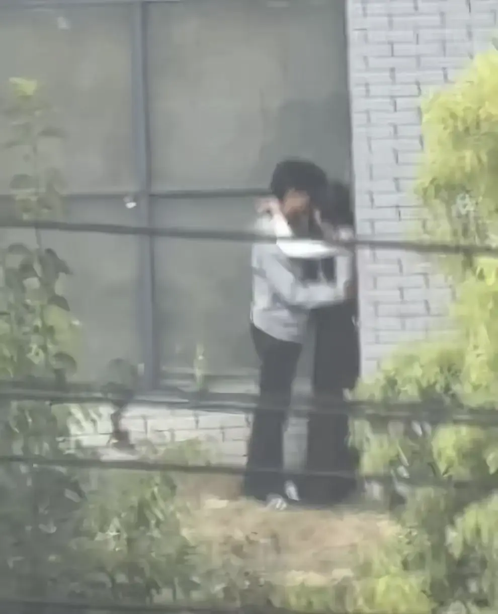 《蚌埠职教园情侣野外视频》事件后续曝光-原生态高清视频画面免费看完整版-蚌埠职教园情侣野外视频全网热议抢先鉴赏