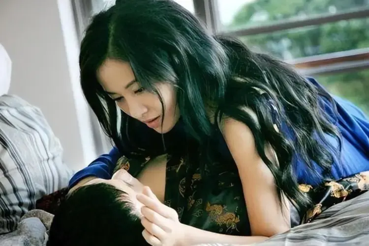 《嫂嫂情事》完整版高清免费在线观看-韩国电影《嫂嫂情事》未删减无广告播放-全片1080P超清资源