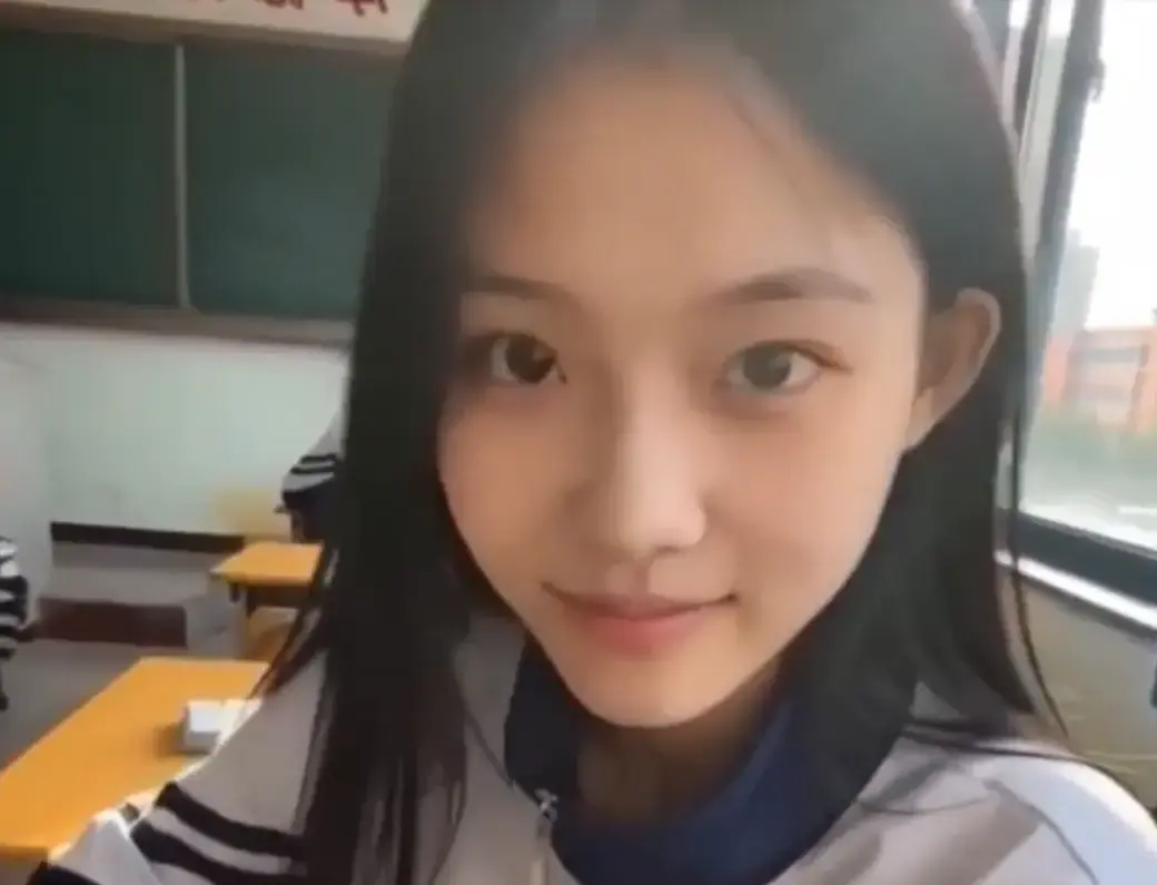 黄果AI短剧《我的十八岁女友》无删减版在线播放 - 4K蓝光画质高甜治愈结局太甜 - 星空影院免费观看极速加载